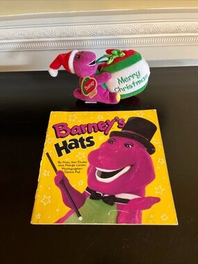 vintage 1998 new GUND Barney Christmas 6x4” w/ used Barney’s Hats soft 8x8”book